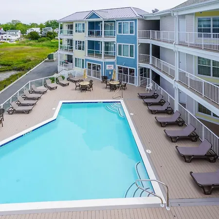 Sunset Bay Villa 221 - Waterfront, Pool, Gym!